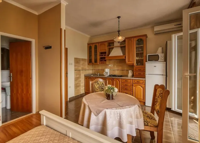 Helena Mit Entspannung Im Whirlpool By Interhome Mlini