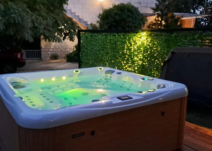 Helena Mit Entspannung Im Whirlpool By Interhome Mlini