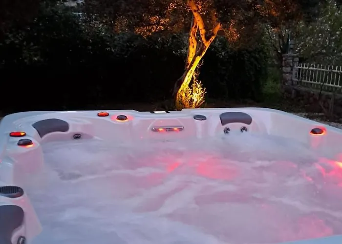 Helena Mit Entspannung Im Whirlpool By Interhome Mlini