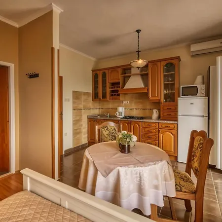 Helena Mit Entspannung Im Whirlpool By Interhome Mlini