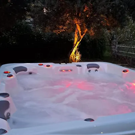 Helena Mit Entspannung Im Whirlpool By Interhome Mlini